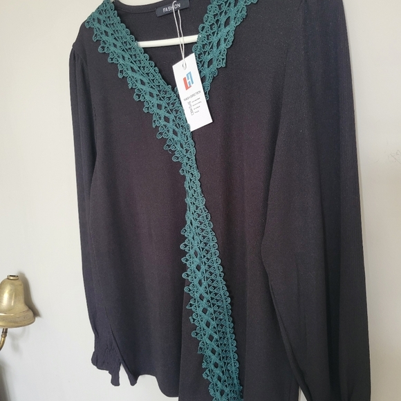 Fashion Black & Green Trin Long Sleeved Overblouse L NWOT - Picture 2 of 8